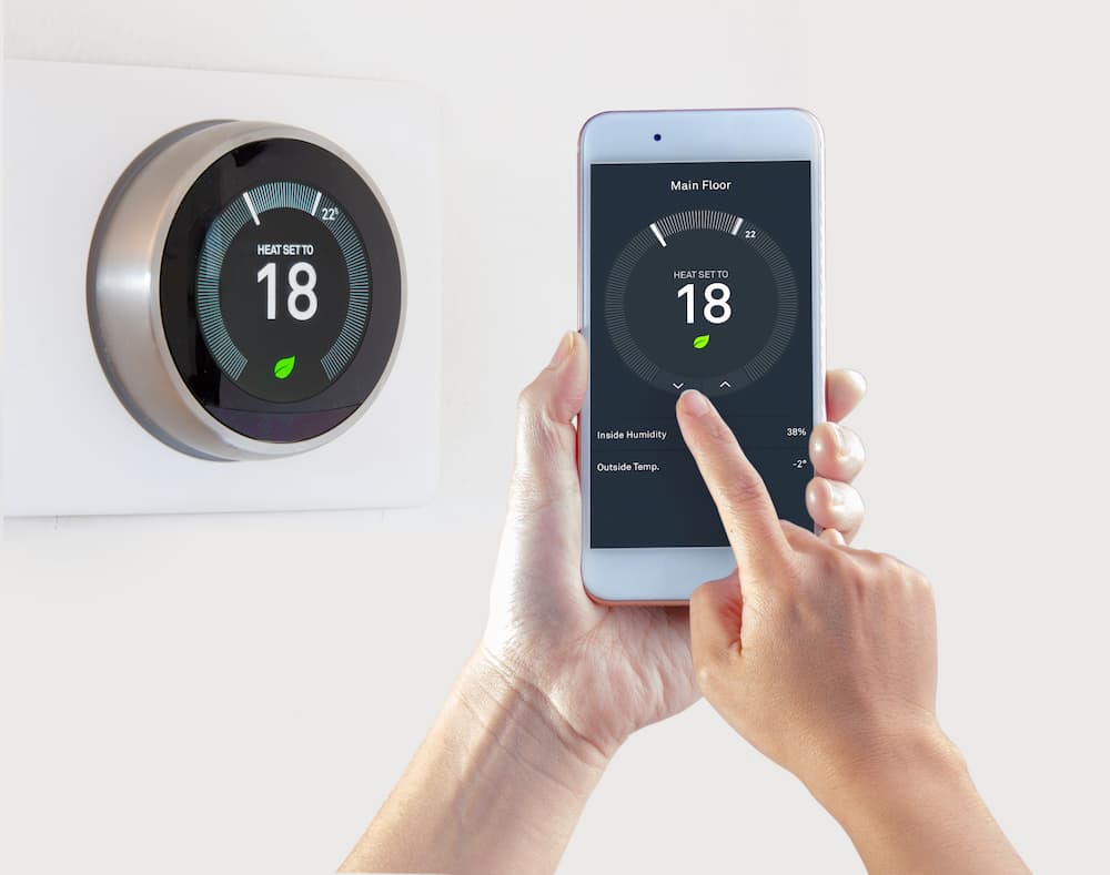 Smart thermostat with corresponding smartphone app